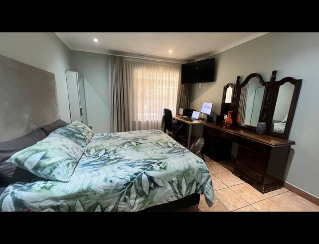 3 BEDROOM TOWNHOUSE FOR SALE IN RIDGEWAY